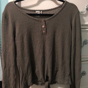 Green long sleeve tee shirt